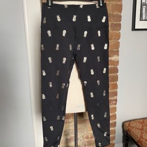 Beyond Yoga black leggings with gold pineapples M